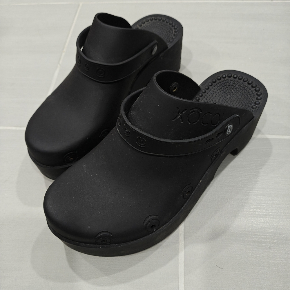 Xocoi black rubber clogs 41